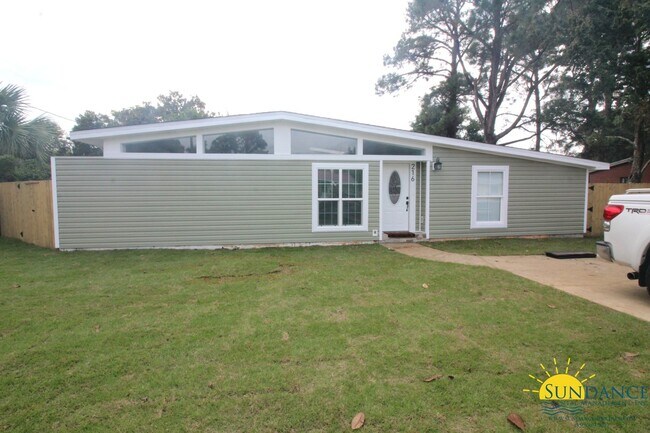 Primary Photo - Beautiful Fully Renovated 3 Bedroom Home i...