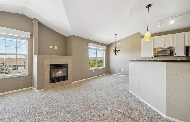 Building Photo - Spacious 2 bedroom, 2 bathroom condo for r...