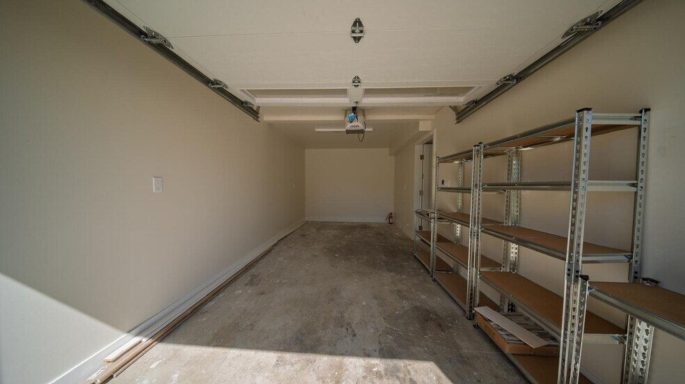 Building Photo - 1541 W 65th St