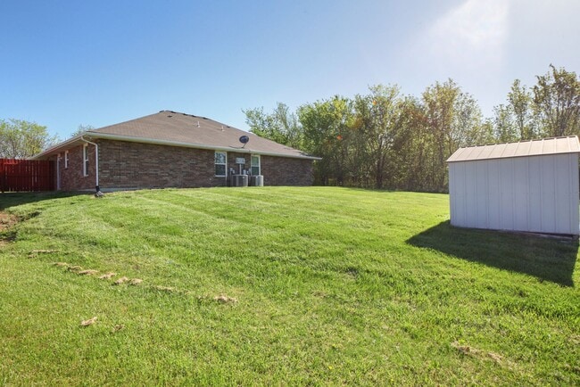 Building Photo - All one level, all electric Duplex in Oak ...