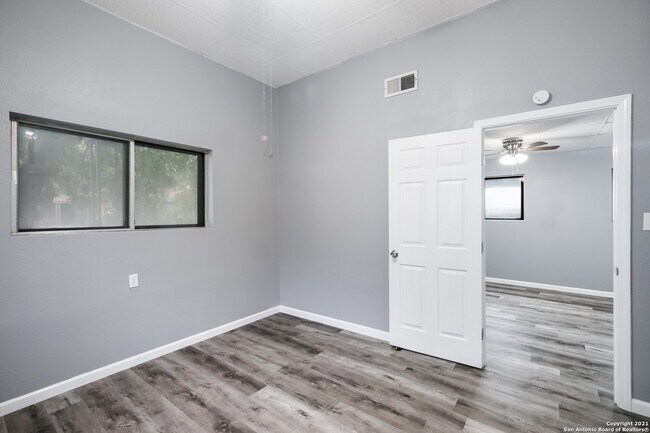 Building Photo - 327 E Whittier St