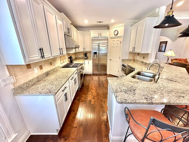 Building Photo - 206 E Pinehurst Dr