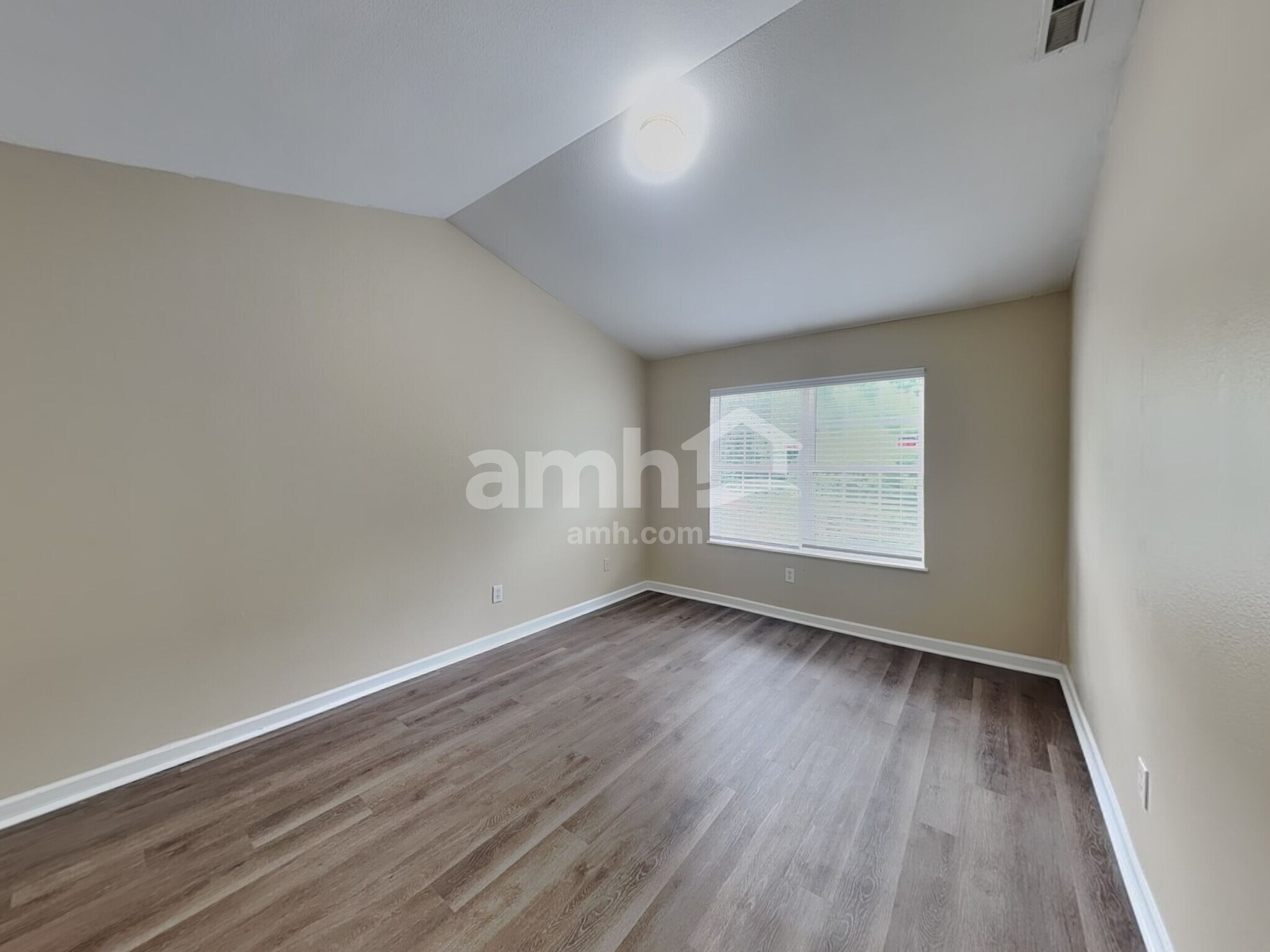 Building Photo - 2438 Pinebark Dr