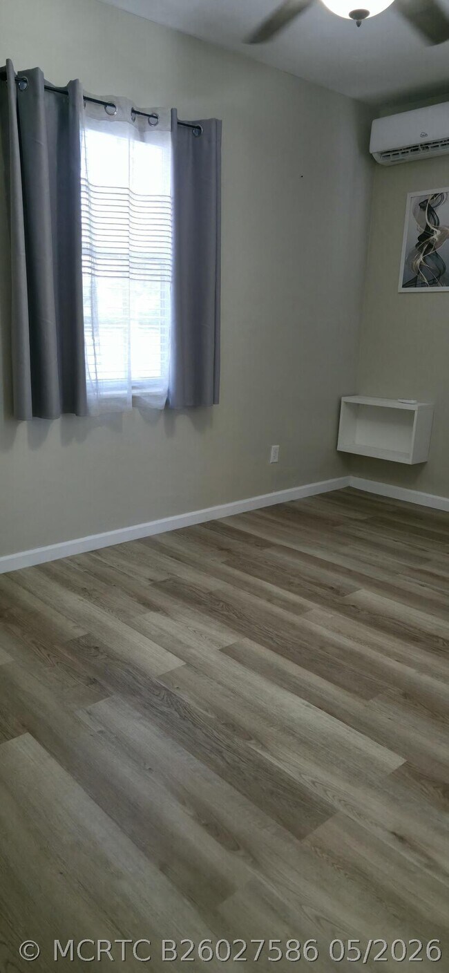Building Photo - 1203 Chateau Park Dr
