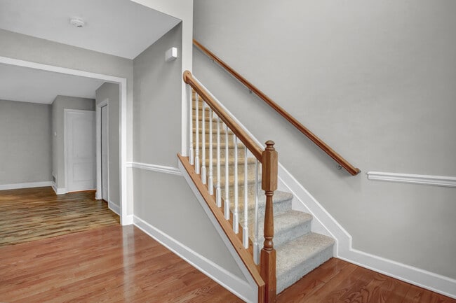 Building Photo - 16 Lismore Pl