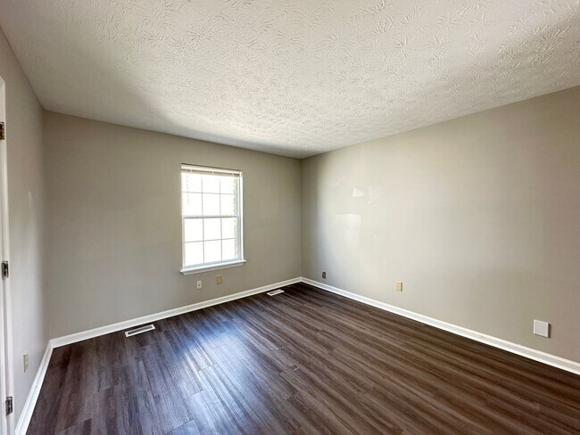 Building Photo - Beautiful 3 BR, 2.5 Bath House in Georgetown! Open Layout, Fenced Backyard, Attached Garage