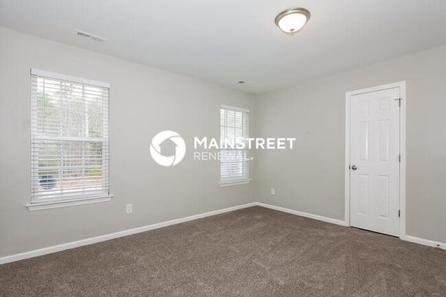 Building Photo - 4 Bedroom Pet-Friendly Home in Dallas, NC with Main Street Renewal