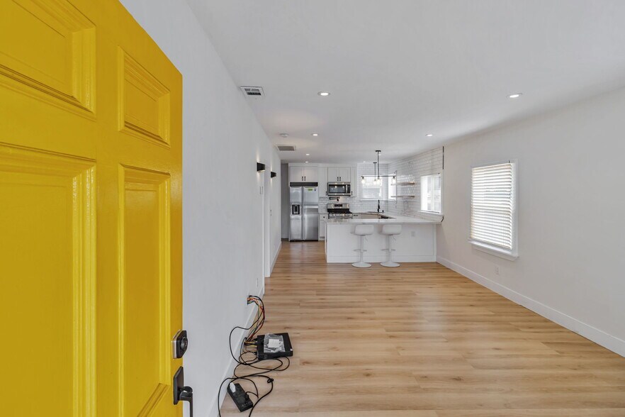 Building Photo - 2075 83rd Ave