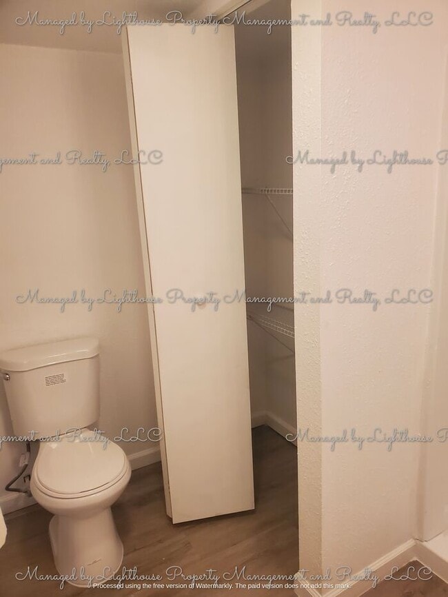 Building Photo - 2 Bedroom / 2 Bathroom Home in Historic Springfield ? Huge Fenced Yard