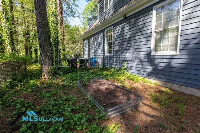 Building Photo - 5623 Lake Elton Rd