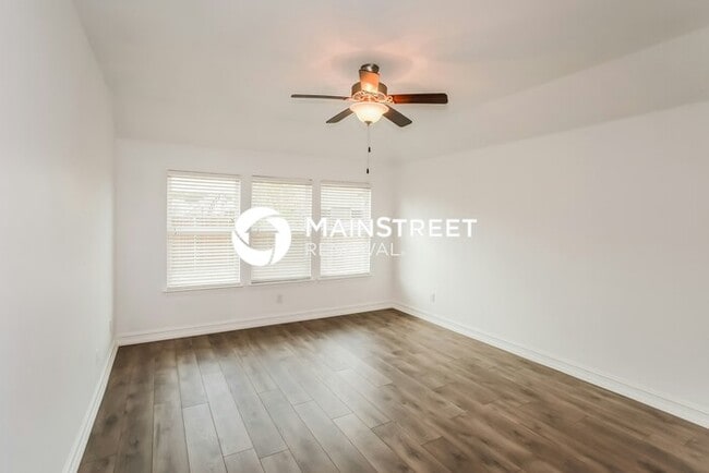 Building Photo - 3 Bedroom Pet-Friendly Home in Denton, TX with Main Street Renewal