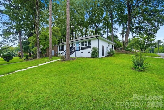 Building Photo - 553 Derrydowne Dr