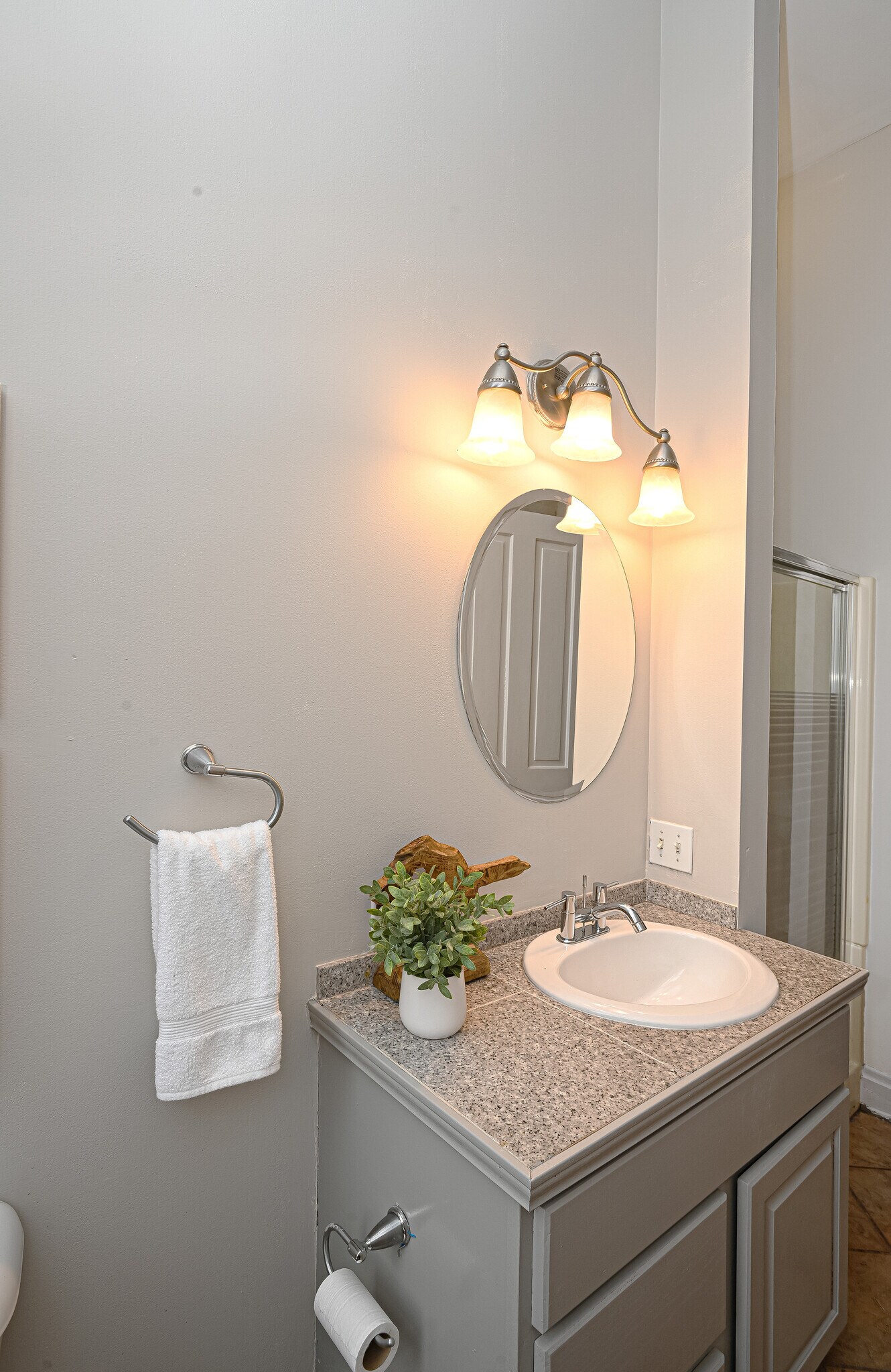 Building Photo - 1343 Main St