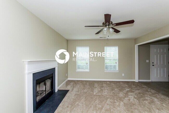 Building Photo - 3 Bedroom Pet-Friendly Home in Charlotte, NC with Main Street Renewal