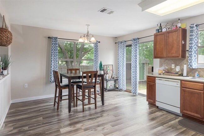 Building Photo - 5307 Viewpoint Dr