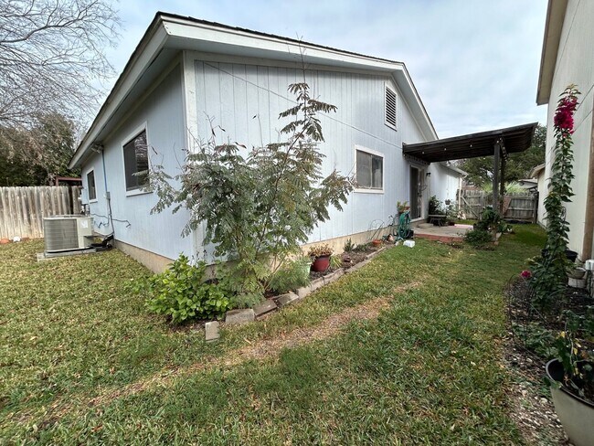 Building Photo - 3BED/2BATH Home For Rent Near Steubing Ranch! Available Now!