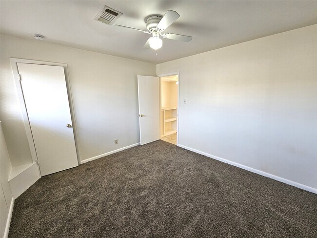 Building Photo - 347 Forest Lake Dr