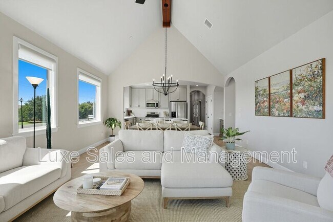 Building Photo - 4200 Abbey Pk Dr