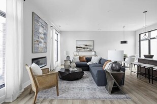 Building Photo - 705 E 16th St