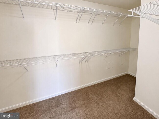 Building Photo - 8646 Royal Worcester Ln