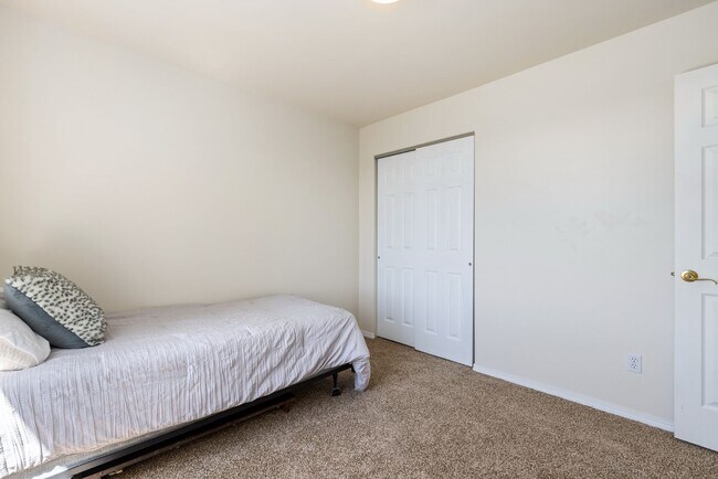 Building Photo - 3 Bd., 2.5 B., home near Barkley Village s...
