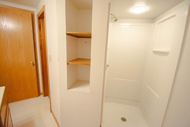 Building Photo - Charming Elton Hills Rambler with Finished Basement