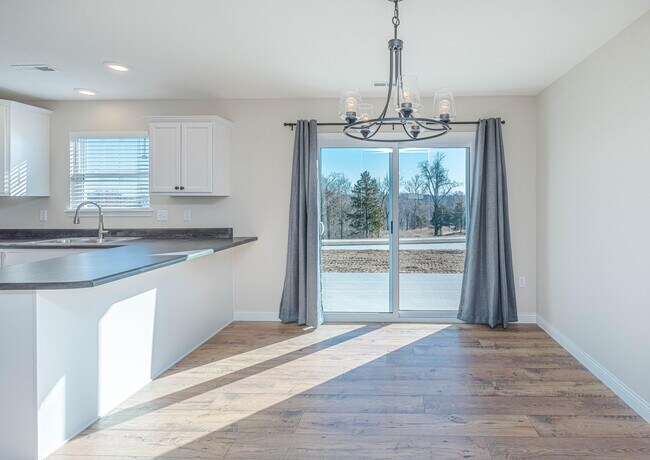 Building Photo - 720 Promenade Dr