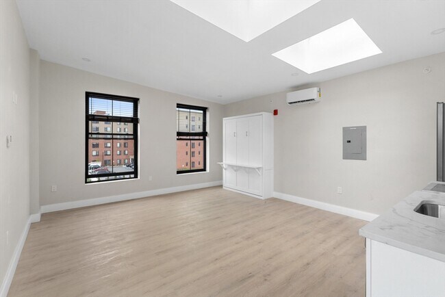 Building Photo - 153 Green St