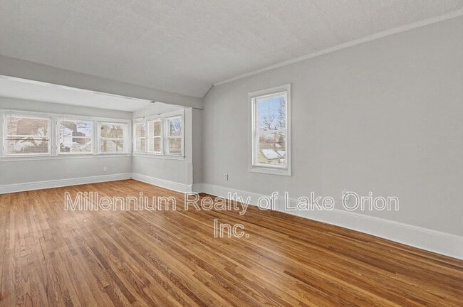 Building Photo - 52 E Iroquois Rd