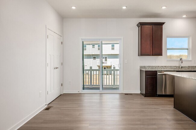 Building Photo - 122 Red Willow Dr
