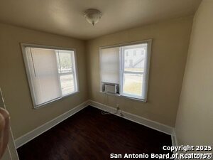 Building Photo - 905 W Lynwood Ave
