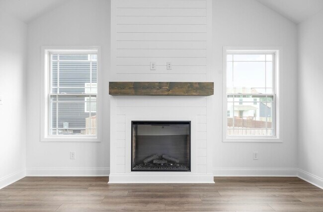 Building Photo - 1360 Harmon Ln