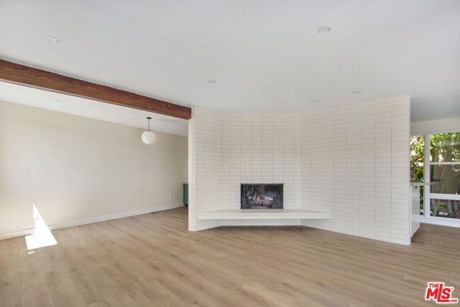 Building Photo - 2121 Stradella Rd
