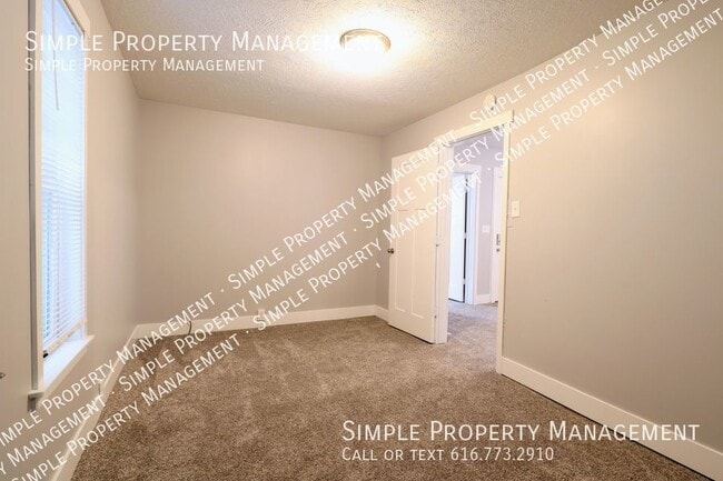 Building Photo - 920 Fourth St. NW --1