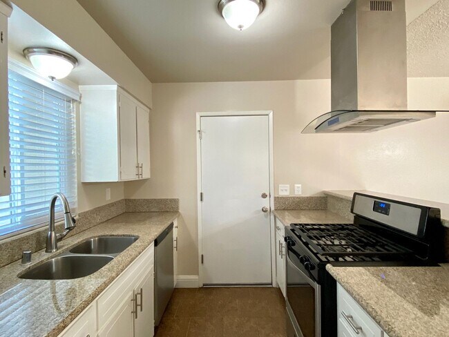 Building Photo - $2,200 Gettysburg & Minniewawa, 3 Bedroom - Across From Tarpey Elementary