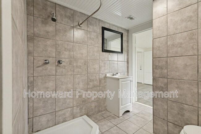 Building Photo - 5529 Diaz Ave