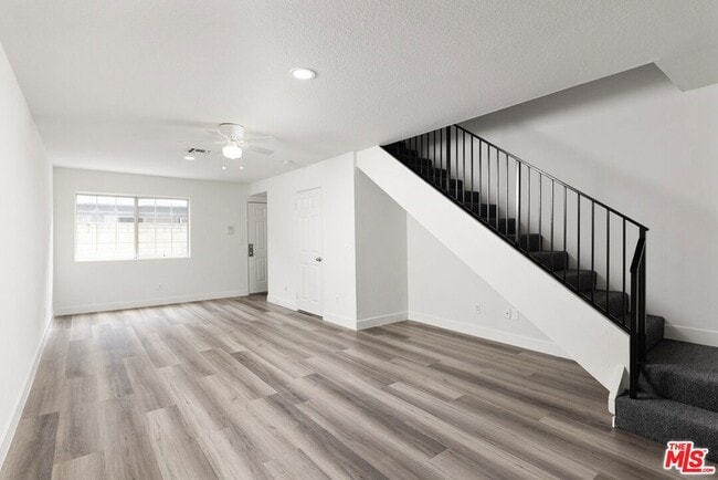 Building Photo - 6616 Sylmar Ave