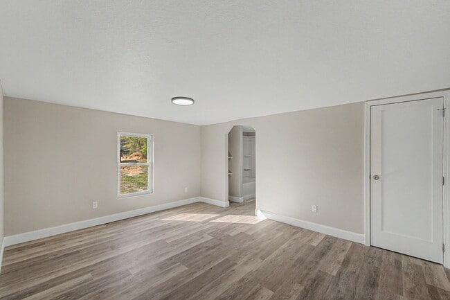 Building Photo - 512 W Bach Dr