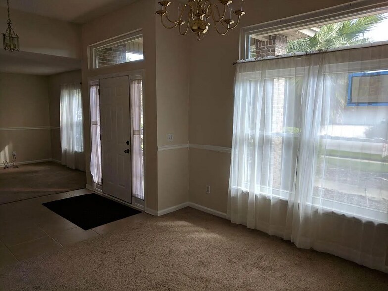 Apt Entry - 23996 Creek Parke Cir