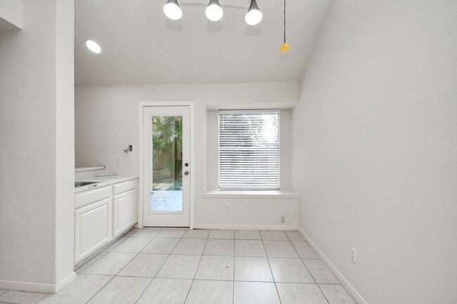 Building Photo - 3611 Bee Bayou Ln