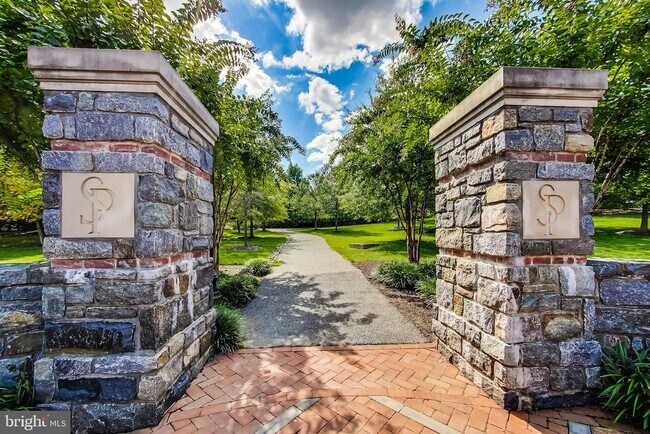 Building Photo - 10821 Symphony Park Dr