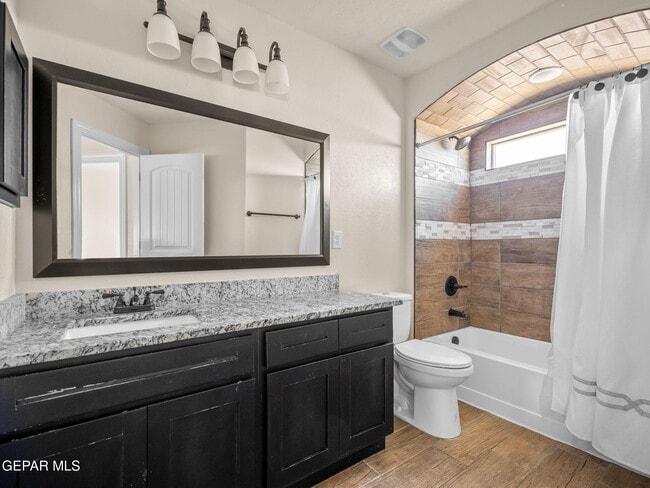 Building Photo - 561 Issa Circle