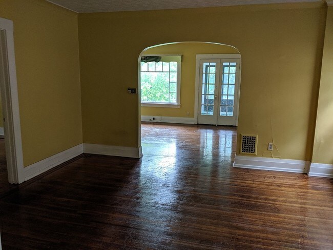 Building Photo - 106 Huntington Park