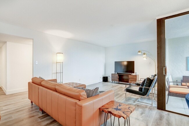 Building Photo - 1915 Lavers Cir