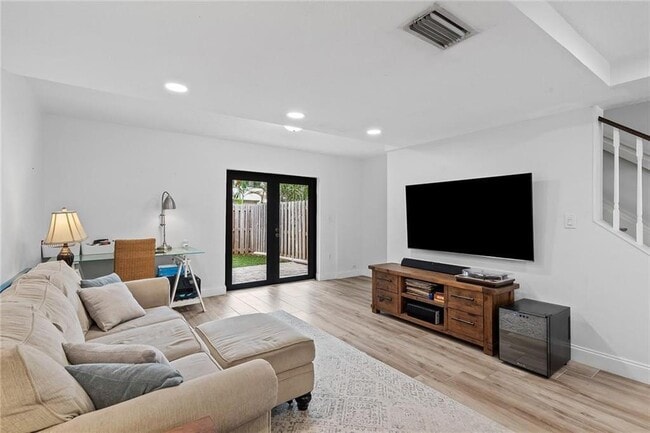 Building Photo - 247 City View Dr