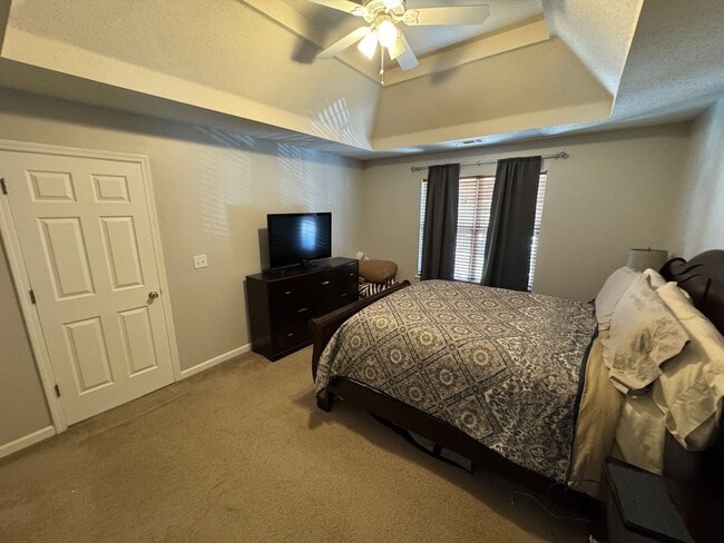Building Photo - Beautiful 3 Bedroom 2 Bath Home Close to I...
