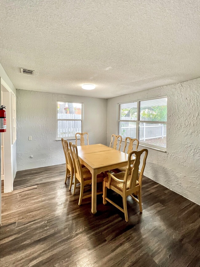Building Photo - 12866 Campbell Ln