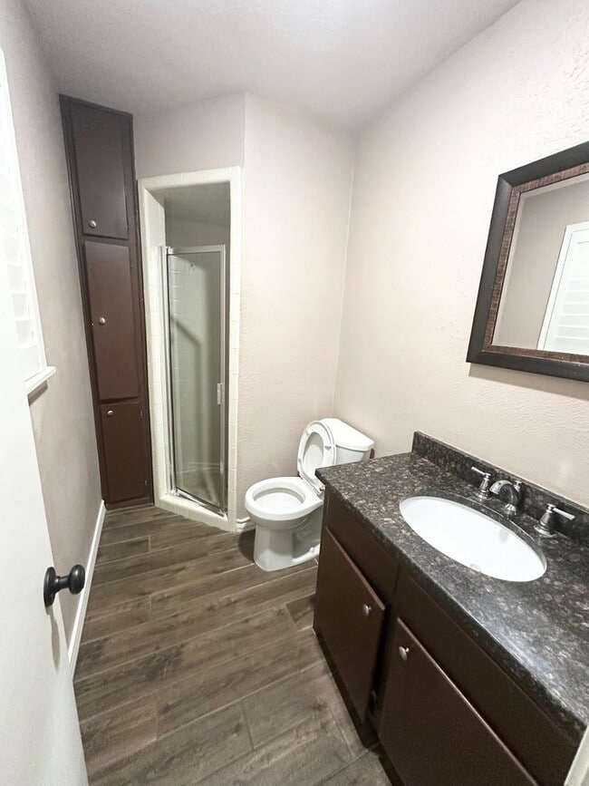 Building Photo - 3 Bed 2.5 Bath Ready To Rent ASAP!