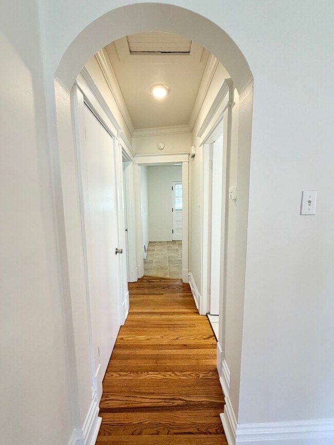 Building Photo - 5837 Hampton Ave