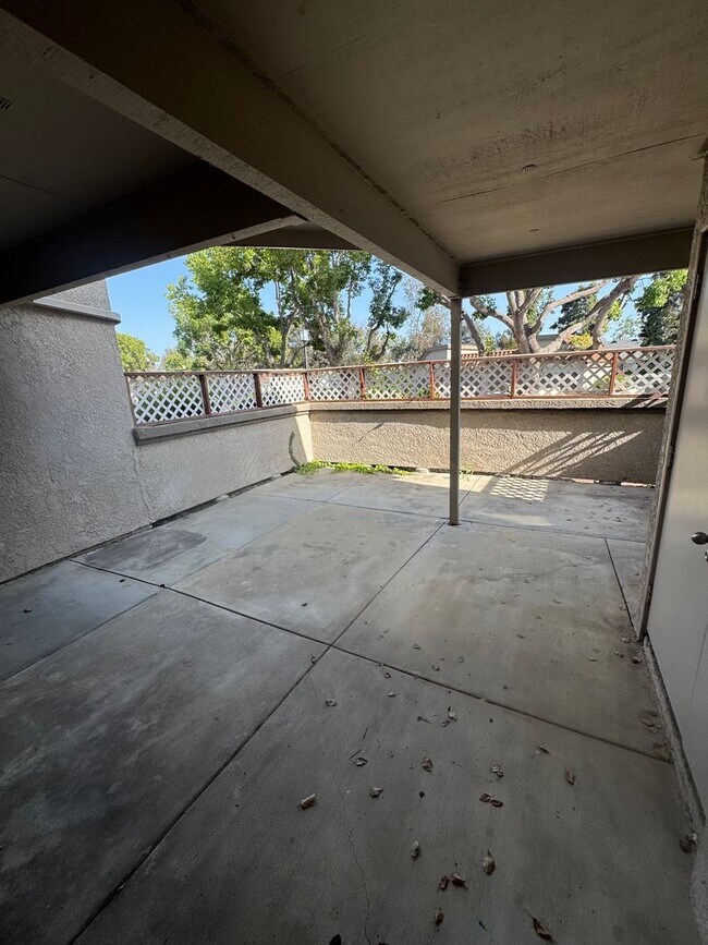 Building Photo - 25941 Montemar